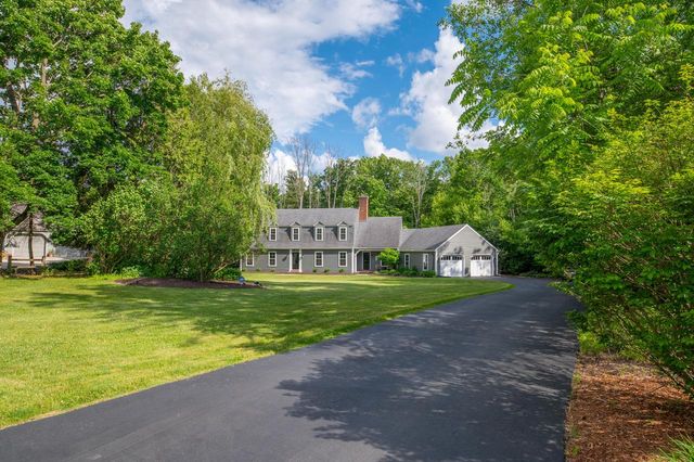 123 W Glenview COURT, Mequon, WI 53092