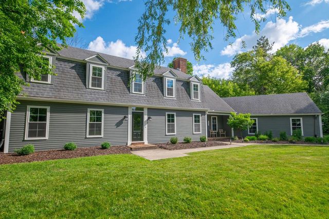 123 W Glenview COURT, Mequon, WI 53092