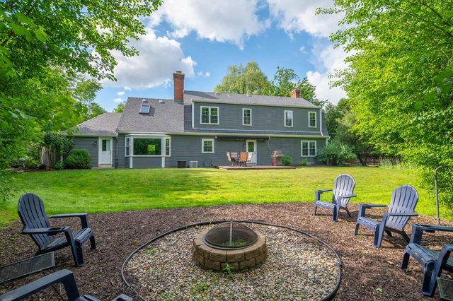 123 W Glenview COURT, Mequon, WI 53092