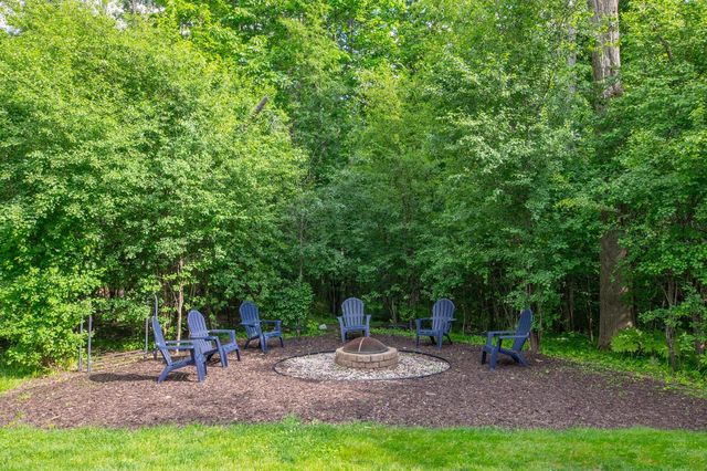 123 W Glenview COURT, Mequon, WI 53092