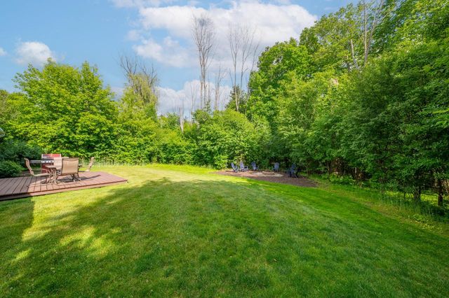 123 W Glenview COURT, Mequon, WI 53092