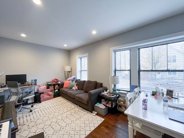 1750 W Summerdale Avenue 1, Chicago, IL 60640