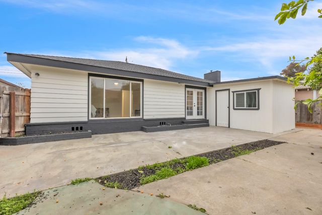 830 Flower St, Turlock, CA 95380