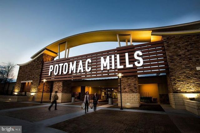 1427 ADMIRAL DR, Woodbridge, VA 22192