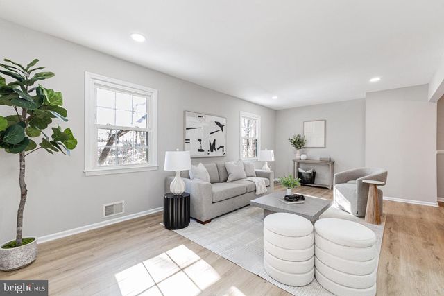 1427 ADMIRAL DR, Woodbridge, VA 22192