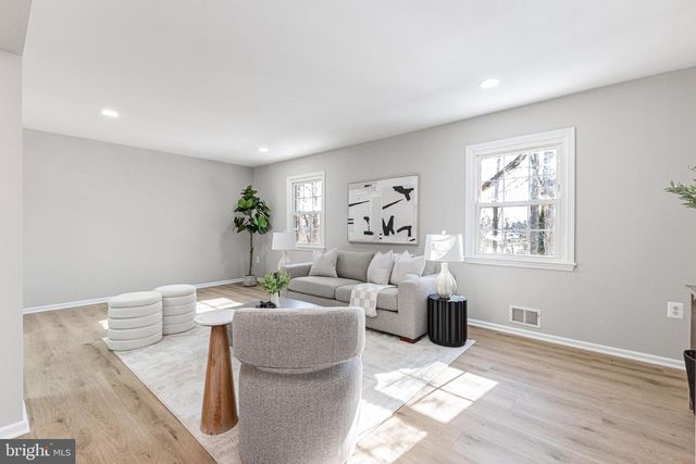 1427 ADMIRAL DR, Woodbridge, VA 22192