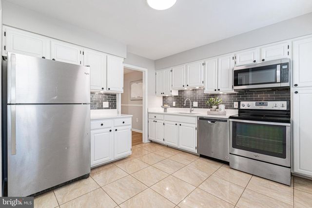 1427 ADMIRAL DR, Woodbridge, VA 22192