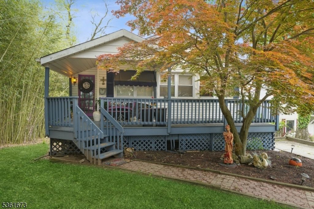 207 Dupont Ave, Hopatcong Boro, NJ 07843