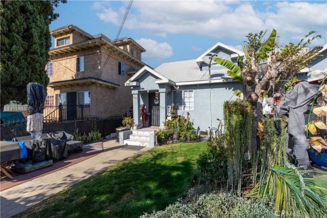 237 W 46th, Los Angeles, CA 90037