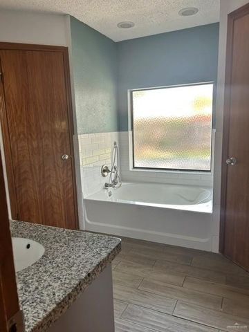 101 E Wisteria Avenue, Mcallen, TX 78504