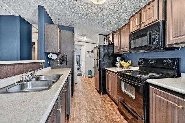 1381 Hackleman Road, Whitesboro, TX 76273