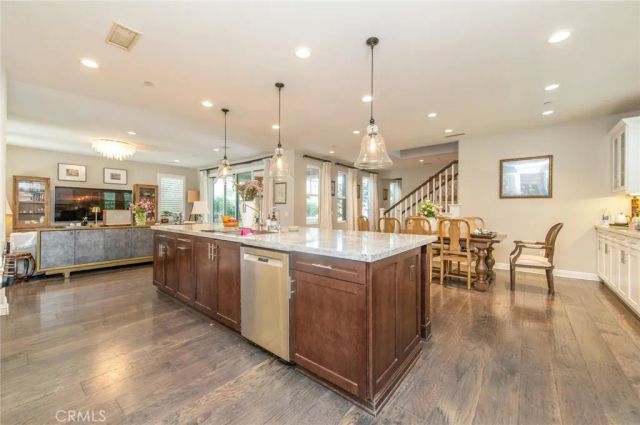 220 Barnes Road, Tustin, CA 92782