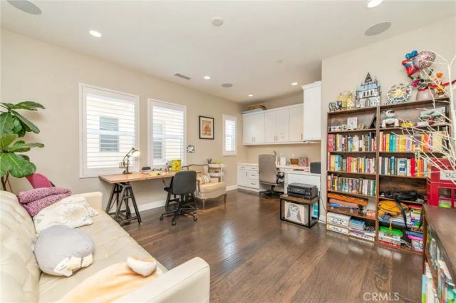 220 Barnes Road, Tustin, CA 92782