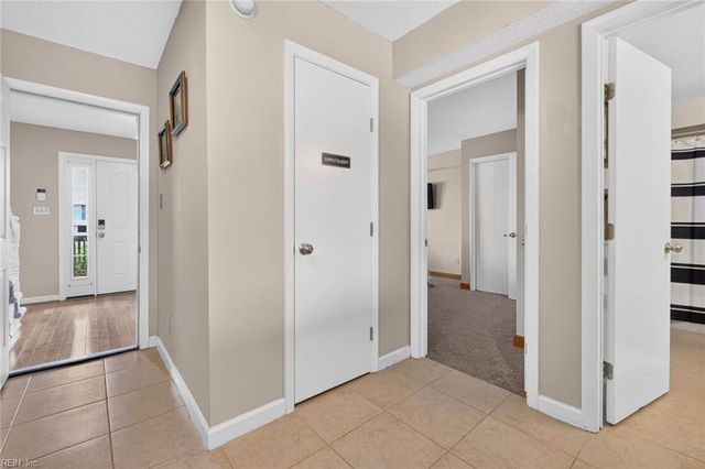 2581 Sandpiper RD, Virginia Beach, VA 23456