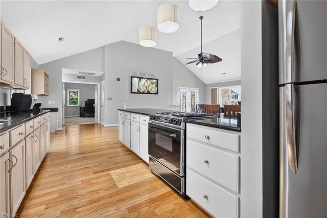 2581 Sandpiper RD, Virginia Beach, VA 23456