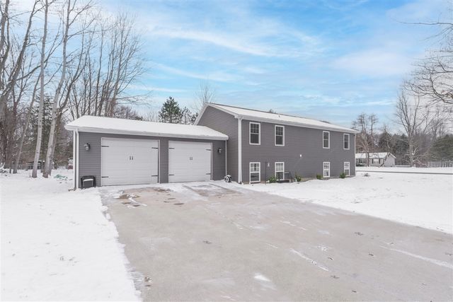32844 Winther Avenue, Paw Paw, MI 49079