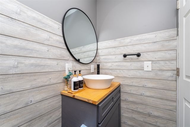 32844 Winther Avenue, Paw Paw, MI 49079