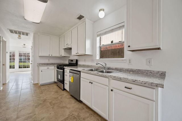 26900 Castlecliff Lane, Kingwood, TX 77339