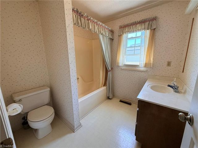 874 Rockcliff Terrace, Asheboro, NC 27205