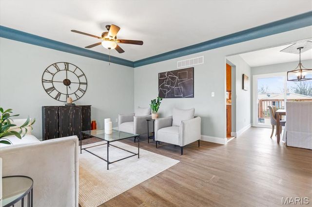 908 Crescent Drive, St Charles, MO 63301