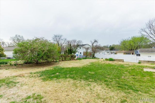 908 Crescent Drive, St Charles, MO 63301