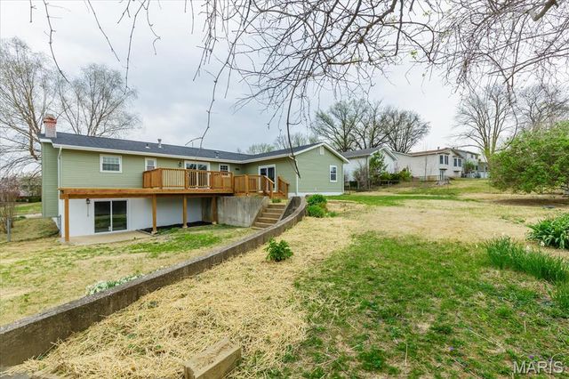 908 Crescent Drive, St Charles, MO 63301