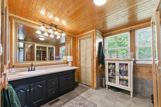 1232 E 95th, Haysville, KS 67060