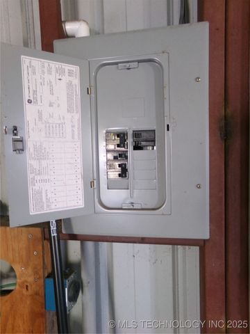 Lake Lane, Checotah, OK 74426