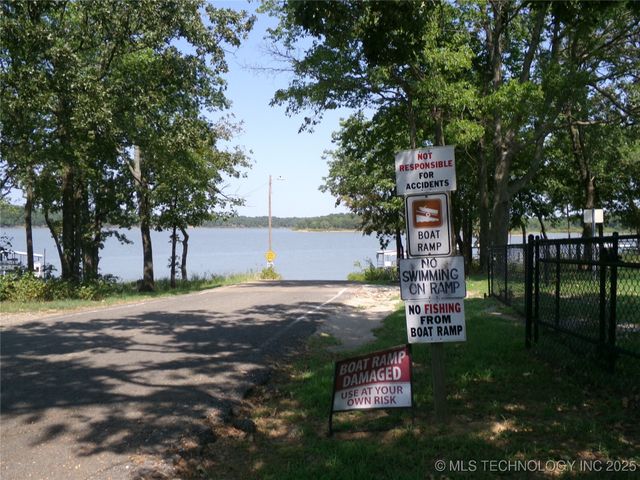 Lake Lane, Checotah, OK 74426