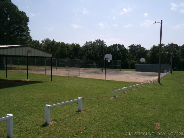 Lake Lane, Checotah, OK 74426