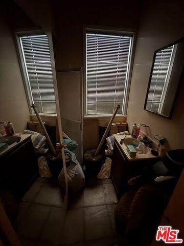 20 -22 Breeze Avenue, Venice, CA 90291