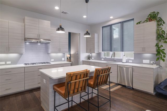 6021 Seville DR, Austin, TX 78724