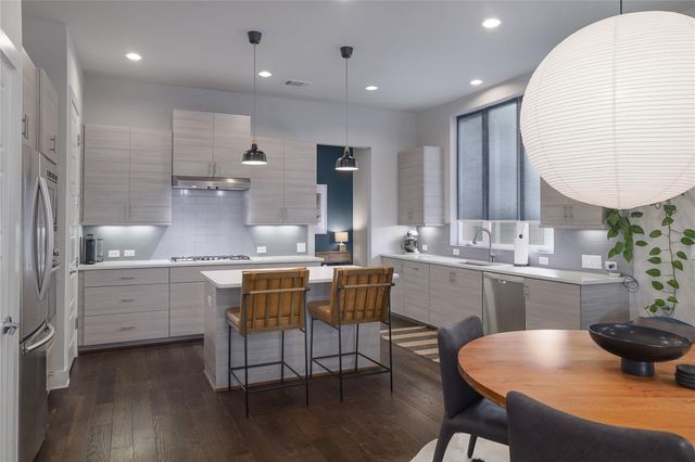 6021 Seville DR, Austin, TX 78724