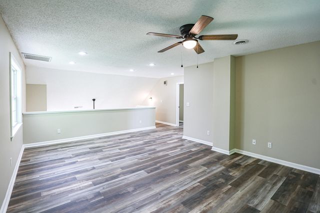 905 Stonebrook Court, Paducah, KY 42003