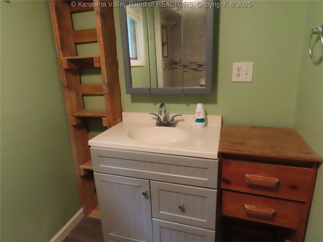 24376 MacCorkle Avenue, Hansford, WV 25103