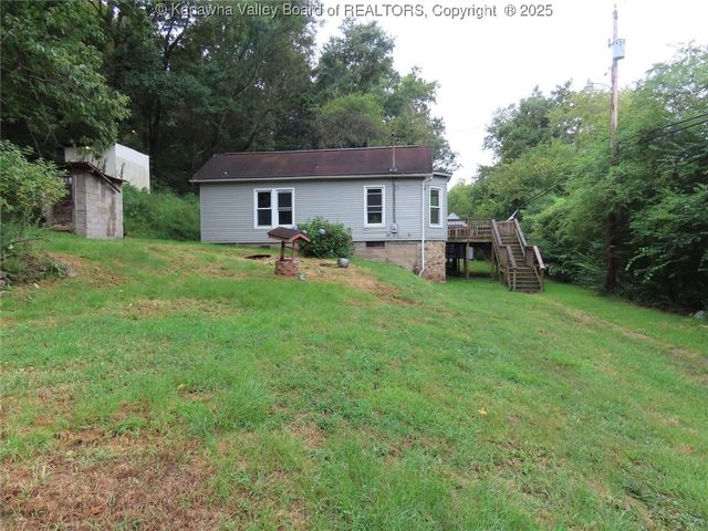 24376 MacCorkle Avenue, Hansford, WV 25103