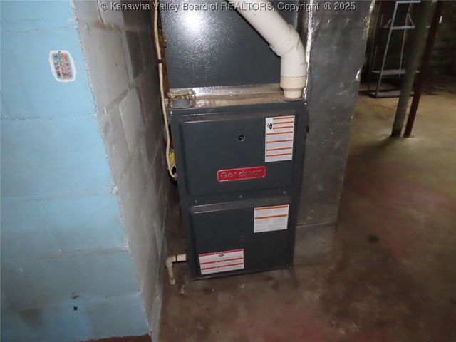 24376 MacCorkle Avenue, Hansford, WV 25103