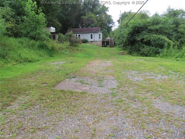 24376 MacCorkle Avenue, Hansford, WV 25103