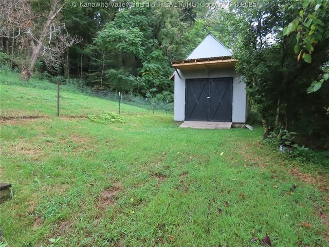 24376 MacCorkle Avenue, Hansford, WV 25103