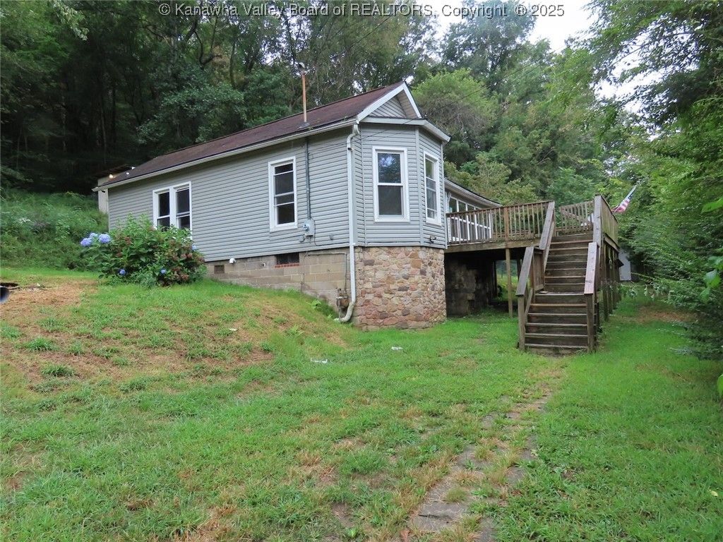 24376 MacCorkle Avenue, Hansford, WV 25103