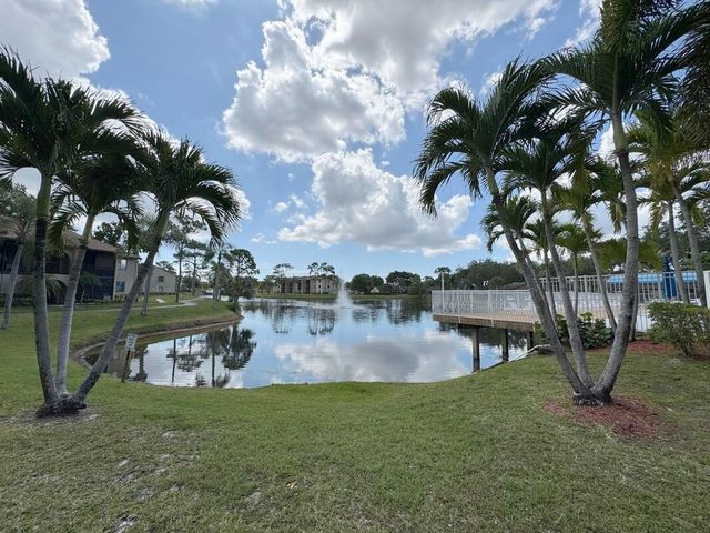 520 Shady Pine Way B1, Greenacres, FL 33415