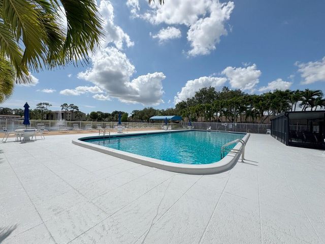 520 Shady Pine Way B1, Greenacres, FL 33415