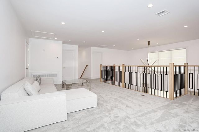 60 Silverwood Circle, Suffern, NY 10901