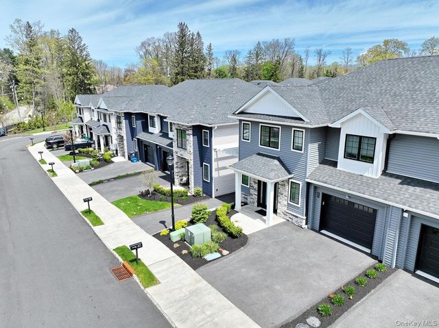 60 Silverwood Circle, Suffern, NY 10901