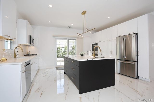 60 Silverwood Circle, Suffern, NY 10901