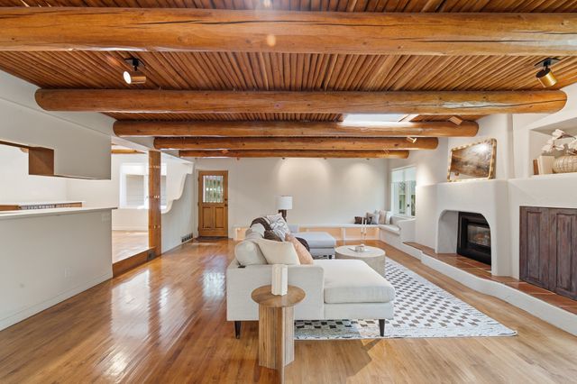 1613 Thornwood Road, West Des Moines, IA 50265