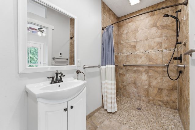 1613 Thornwood Road, West Des Moines, IA 50265