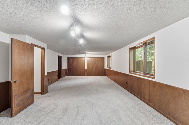 1613 Thornwood Road, West Des Moines, IA 50265