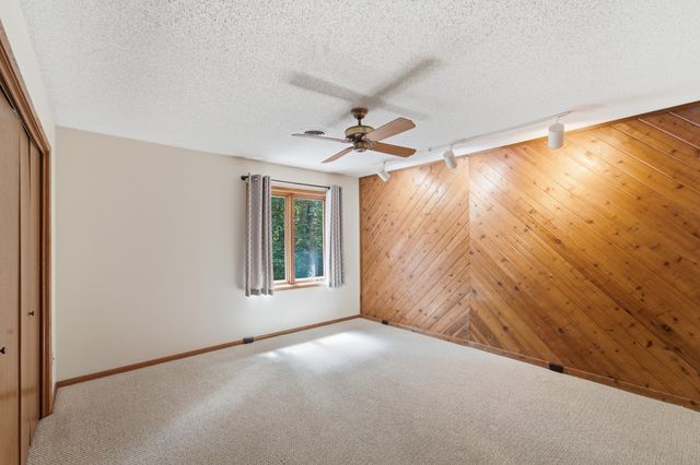 1613 Thornwood Road, West Des Moines, IA 50265