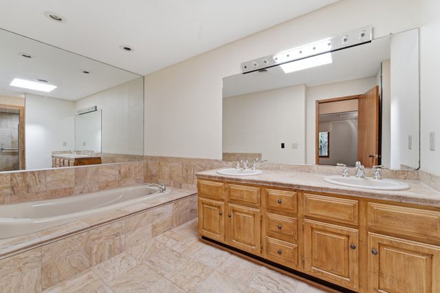 1613 Thornwood Road, West Des Moines, IA 50265